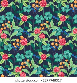 Nahtlose Blumenmuster mit verziertem Sommergarten. Vintage botanisches Design mit Wildblumen: handgezeichnetes Kleeblatt, kleine Blumen, grüne Blätter und Kräuter in abstrakter Anordnung. Vektorgrafik