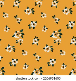 Patrón floral sin foco, impresión romántica de color marrón con un bonito diseño vintage. Disposición botánica de la libertad de las pequeñas plantas dibujadas a mano: flores blancas, hojas sobre un fondo amarillo. Ilustración vectorial.