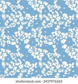 Nahtloses Blumenmuster, rustikaler ditsy Print mit niedlicher Frühlingsbotanik in Liberty-Anordnung. Hübsches botanisches Design: kleine handgezeichnete Blütenknospen, winzige Blätter auf weißem Hintergrund. Vektorgrafik