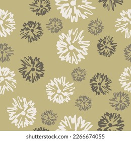 Patrón floral sin foco con flores de margarita de silueta. Dibujos dibujados a mano monocromos sobre fondo amarillo.