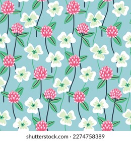 Patrón floral sin foco, flor primaveral con trébol sobre fondo azul. Diseño botánico lindo con plantas dibujadas a mano: flores de trébol pequeñas sobre tallos, hojas. Ilustración vectorial.