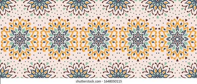 Patrón floral sin soldadura. Flores de doodle estilizadas. Borde étnico español. Ornamento popular. Signo solar. Impresión mediterránea. Textos indios orientales o turcos. Papel pintado de Boho. Arte hipster.