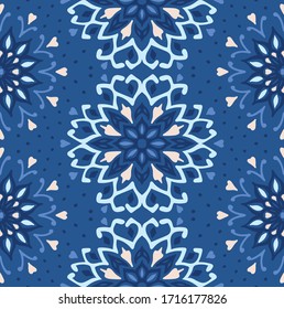  Patrón floral sin soldadura. Flores de doodle estilizadas. Borde étnico español. Ornamento popular. Signo solar. Impresión mediterránea. Textos indios orientales o turcos. Papel pintado de Boho. Arte hipster.