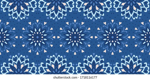  Patrón floral sin soldadura. Flores de doodle estilizadas. Borde étnico español. Ornamento popular. Signo solar. Impresión mediterránea. Textos indios orientales o turcos. Papel pintado de Boho. Arte hipster.