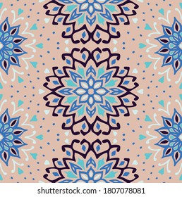 Nahtlose Blumenmuster. Stilvolle Doodle-Blumen. Spanische ethnische Stickerei. Folkloreverzierung. Sonnenzeichen. Mittelmeerdruck. indische orientalische oder türkische Textilien. Boho Tapete. Hipster Art.