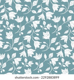 Patrón floral sin foco con siluetas texturales de plantas. Impresión de color marrón y libertad con un motivo rústico, diseño botánico de ramas de flores blancas pequeñas, hojas sobre un fondo azul. Ilustración del vector