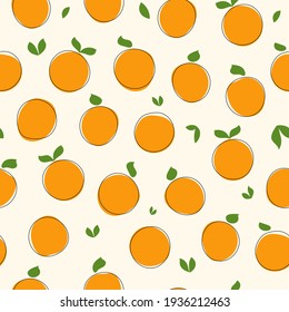 Nahtlose Fruchtmuster. Handgezeichnete Doodle-Orangen und Blätter auf hellem Hintergrund. Vektorgrafik