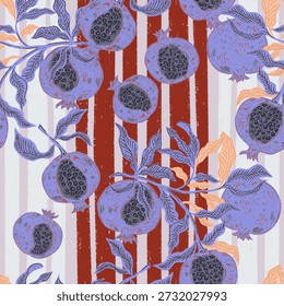 Nahtloses Fruchtmuster mit Granatäpfeln und Blättern. Vintage-Stil, handgezeichnet, inspiriert von mediterraner Natur, Illustration mit Skizzenelementen
