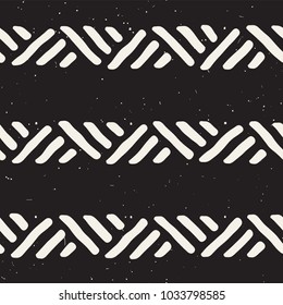Seamless geometric doodle lines pattern in black and white. Adstract hand drawn retro texture.