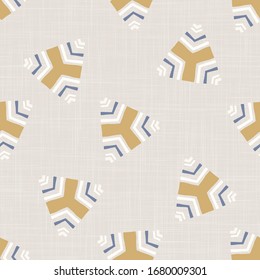 Patrón de textura dibujada a mano en triángulo sin problemas geométricos. La ropa de cama azul francesa es chic. Fondo azul amarillo antiguo.  Espectáculo interior decorado con papel pintado. Impresión retro-textil moderna
