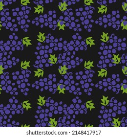 Seamless grape vector pattern. Doodle vector with blue grapes icons. Vintage grapes pattern	