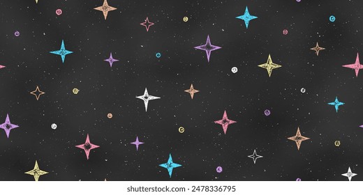 Patrón de grunge sin costuras de tiza dibujado bocetos de estrellas de colores en pizarra oscura. Estampado retro estrellado. Textura del cielo nocturno estilizado dibujado con lápices de colores sobre fondo de pizarra.