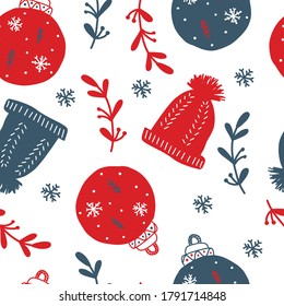 Patrón sin inconvenientes dibujado a mano con el tema de Año Nuevo y Navidad. Sombreros de punto, juguetes navideños y copos de nieve sobre fondo blanco. Estilo de esbozo en tonos azules, rojos y blancos.