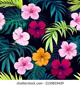 Nahtlose handgezeichnete tropische Vektormuster mit hellen Hibiskusblumen und exotischen Palmenblättern auf dunklem Hintergrund.