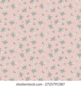 Nahtloses handgezeichnetes Wildblumenmuster mit kleinen weißen Blüten auf staubrosa Hintergrund, florale Vektorgrafik