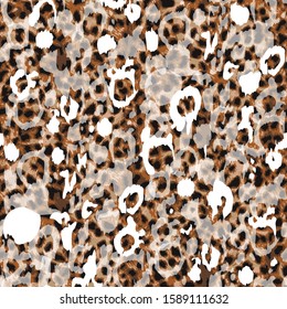 Seamless jungle leopard skin pattern on background
