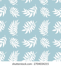 Padrão de folha sem costura com silhuetas botânicas brancas em um fundo azul suave. Folhagem repetitiva elegante cria um design decorativo calmo e moderno. Ideal para tecidos, papéis de parede e surf elegante