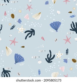 Textura marina sin foco con elementos submarinos, conchas, peces estrella, peces, corales. Fondo oceánico azul.Ilustración vectorial