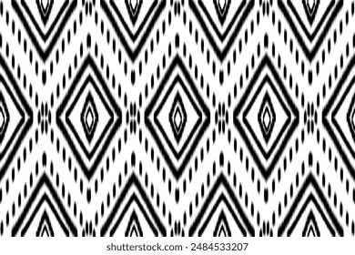 un patrón de ikat geométrico monocromo sin fisuras en blanco y negro. El diseño tribal detallado cuenta con Formas de diamantes repetidas, lo que lo hace perfecto para su uso en textiles, fondos y decorativos