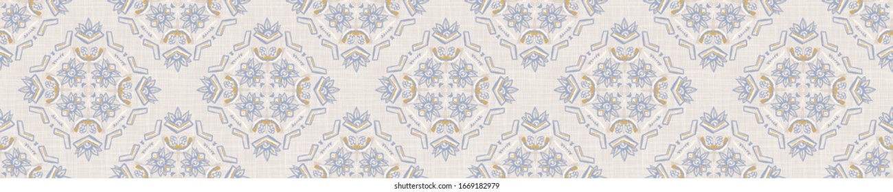 Pieza de medallón ornamentado impecable en linea de crema francesa de estilo chic. Bordura de damasco floral dibujado a mano. Fondo azul blanco antiguo.  La decoración interior de la casa. Guarnecido de cinta de flor orgánico