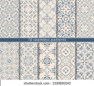 Seamless pattern in Arabic style. Ornaments of arabesques and ornate lines. Persian motifs for printing on fabric, paper or scrapbooking.