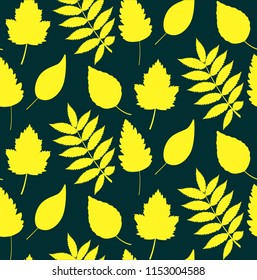 Seamless  pattern with autumn leaves