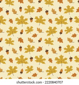 Nahtloses Muster mit Herbstblättern und Akkornen. Beiger Hintergrund. Schleifpapier oder -gewebe Farbige, handgezeichnete Vektorgrafik. Ahorn- und Eichenblätter