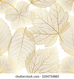 Seamless pattern with autumn leaves.Vector illustration.