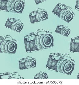 seamless pattern background with hand drawn vintage camera illustration.