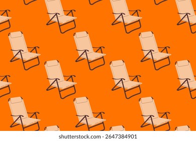 Patrón sin fisuras con sillas de camping reclinables beige sobre fondo naranja. Muebles de exterior que repiten diseño para textiles y estampados.
