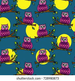 Seamless pattern with birds. Owls on the branches. Hand drawn