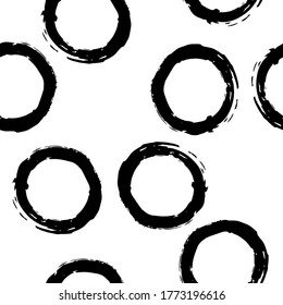 Patrón sin brillo con círculos de pincel negros sobre fondo blanco. Diseño de vectores para textiles, fondos, ropa, papel de embalaje, sitios web y papel tapiz. Ilustración de moda sin fisuras.