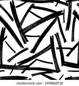 Nahtloses Muster mit schwarzen Pinselstrichen in abstrakten Formen auf weißem Hintergrund. Vektorgrafik