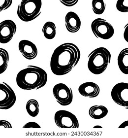 Patrón sin fisuras con boceto negro dibujado a mano pincel garabato forma de círculos sobre fondo blanco. Textura abstracta del grunge. Ilustración de vector