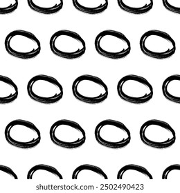 Modelo inconsútil con la forma dibujada a mano negra de los círculos del garabato del cepillo del bosquejo en el fondo blanco. Abstractas textura grunge. Ilustración vectorial