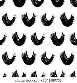 Padrão contínuo com traçados de pincel ondulado preto grunge em formas abstratas sobre fundo branco. Ilustração vetorial