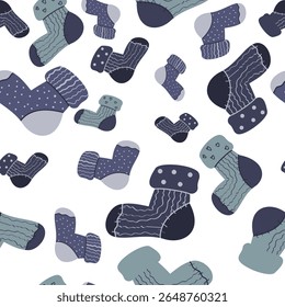 Naadloos patroon van blauwe en groene sokken op wit. Ideaal voor winterkleding voor kinderen, inrichting van de wasruimte en gezellige digitale plakboekpapierprojecten.
