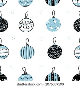 Patrón sin inconvenientes con bolas de Navidad azules y blancas en un lindo estilo de doodle sobre un fondo blanco. Ilustración de fondo vectorial de Año Nuevo y Navidad.