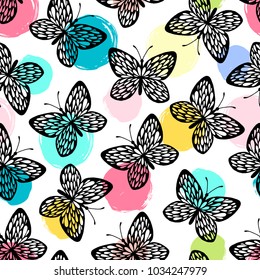 Patrón transparente con mariposas.