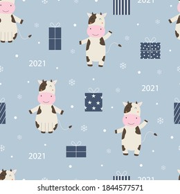 Patrón sin brillo Cartoon fondo animal con vaca y caja de regalo Diseño dibujado a mano en estilo para niños, uso impreso, papel tapiz de celebración de año nuevo, tela, textil. Ilustración del vector