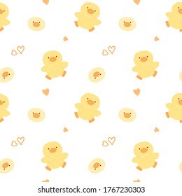 Patrón sin problemas con el pato de dibujos animados y el diseño del corazón en fondo blanco