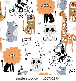 Patrón sin inconvenientes con el oso dibujado a mano, jirafa, perro, leopardo, león, panda. Creativa textura rosa infantil. Excelente para tela, vectores textiles Ilustración