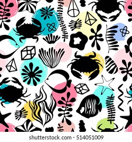 Seamless pattern with cartoon underwater plants and creatures.