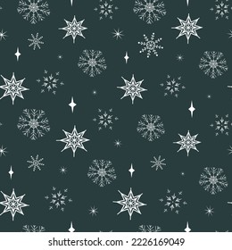 Patrón sin foco con patrón de Navidad y diferentes copos de nieve sobre fondo verde oscuro. Un bonito fondo de vacaciones de invierno. Diseño infantil para textiles, tejidos, decoración, cubiertas, papel de envoltura, pared