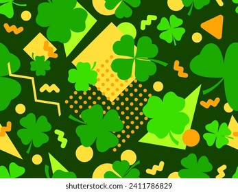 Nahtloses Muster mit Klee und geometrischen Formen im Stil der 80er Jahre. St. Patrick's Day Hintergrund mit grünen vierblättrigen und dreiblättrigen Kleeblatten für viel Glück. Vektorgrafik