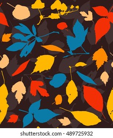 Seamless pattern with colorful autumn leaves