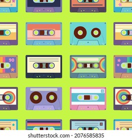 Patrón sin inconvenientes con cintas de cassette coloridas. El diseño y los accesorios son de diseño retro.