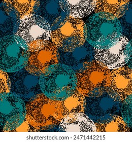 Seamless pattern with colorful confetti on a light background. Retro hand drawn circles ornament. 