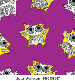 Seamless pattern with colorful owls. four birds on pink backgraund