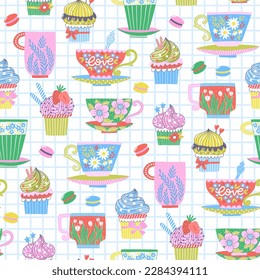 Nahtloses Muster mit farbenfrohen lackierten Teebechern und Cupcakes für das Textildesign. Kochnische dekorativer Hintergrund in hellen Farben. Handgezeichnete, trendige Vektorgrafik mit Bechern, Süßigkeiten und Blumen.